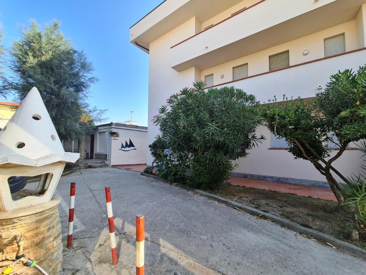 Caravel Appartamentini Lido di Camaiore Exteriör bild
